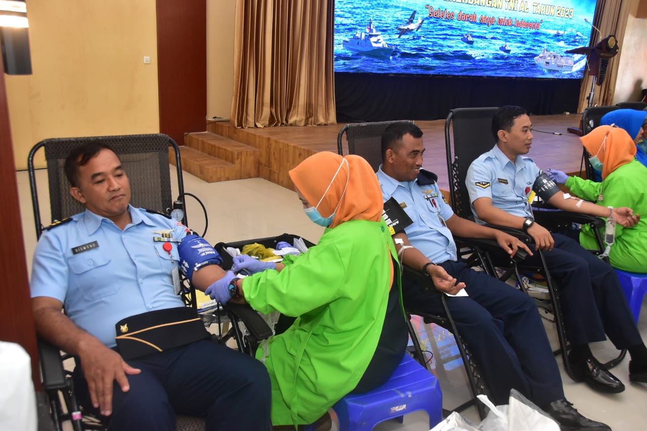 Lanud Muljono Surabaya Berpartisipasi Dalam Giat Donor Darah HUT Penerbangan TNI AL ke-67