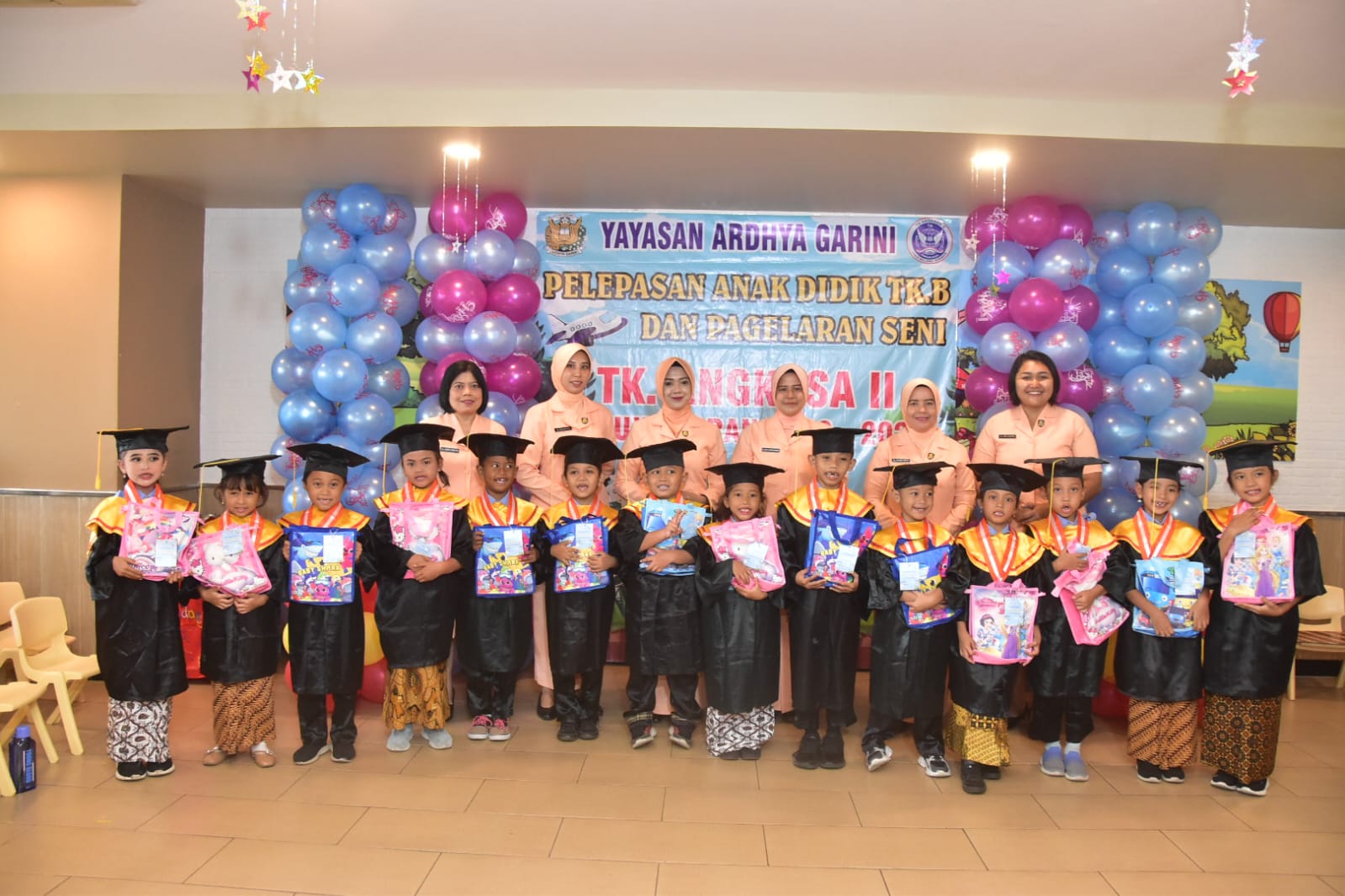 Pengurus Yasarini Cabang Lanud Muljono Hadiri Wisuda Siswa TK Angkasa 2