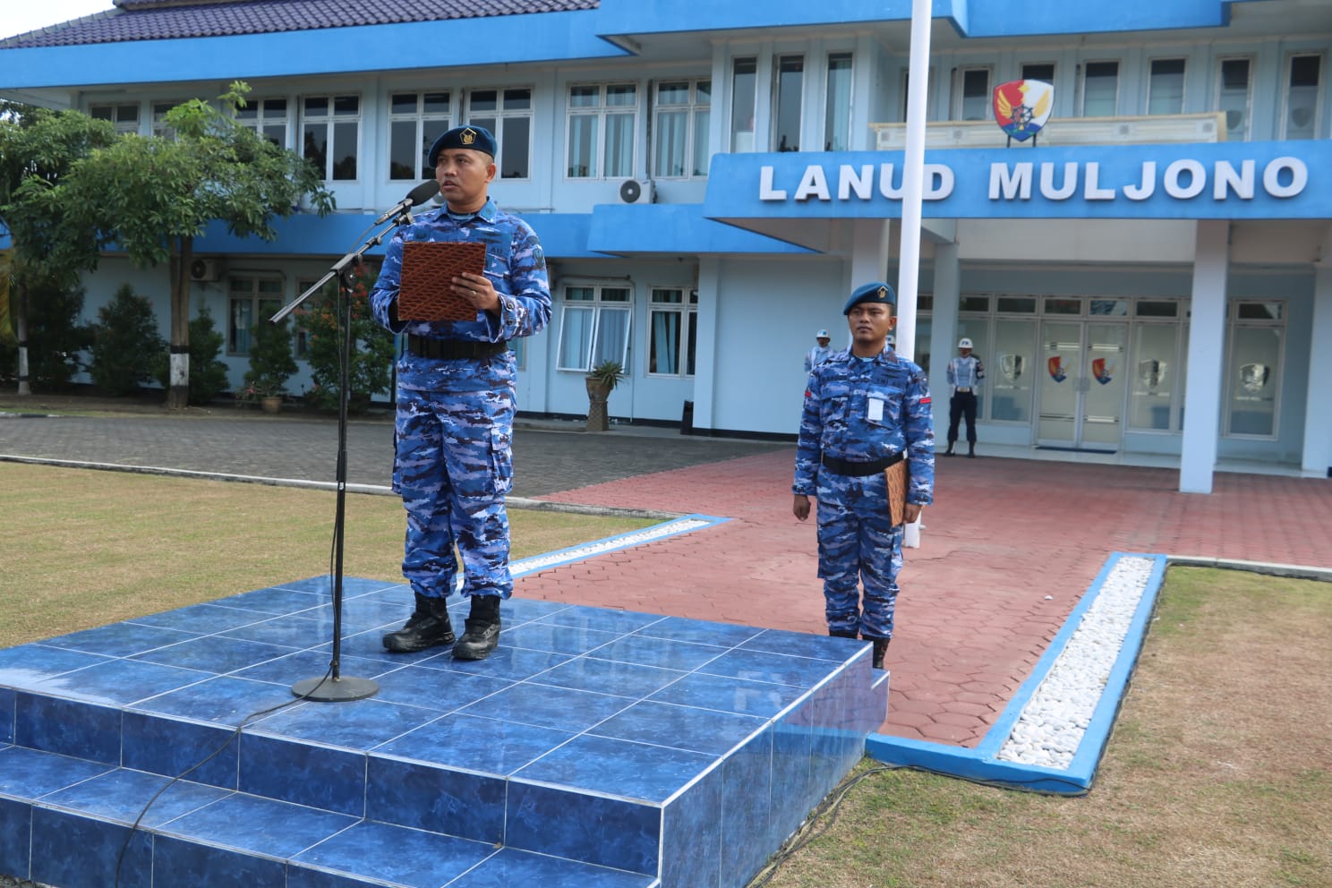 Kadispers Lanud Muljono Pimpin Upacara Bendera 17an