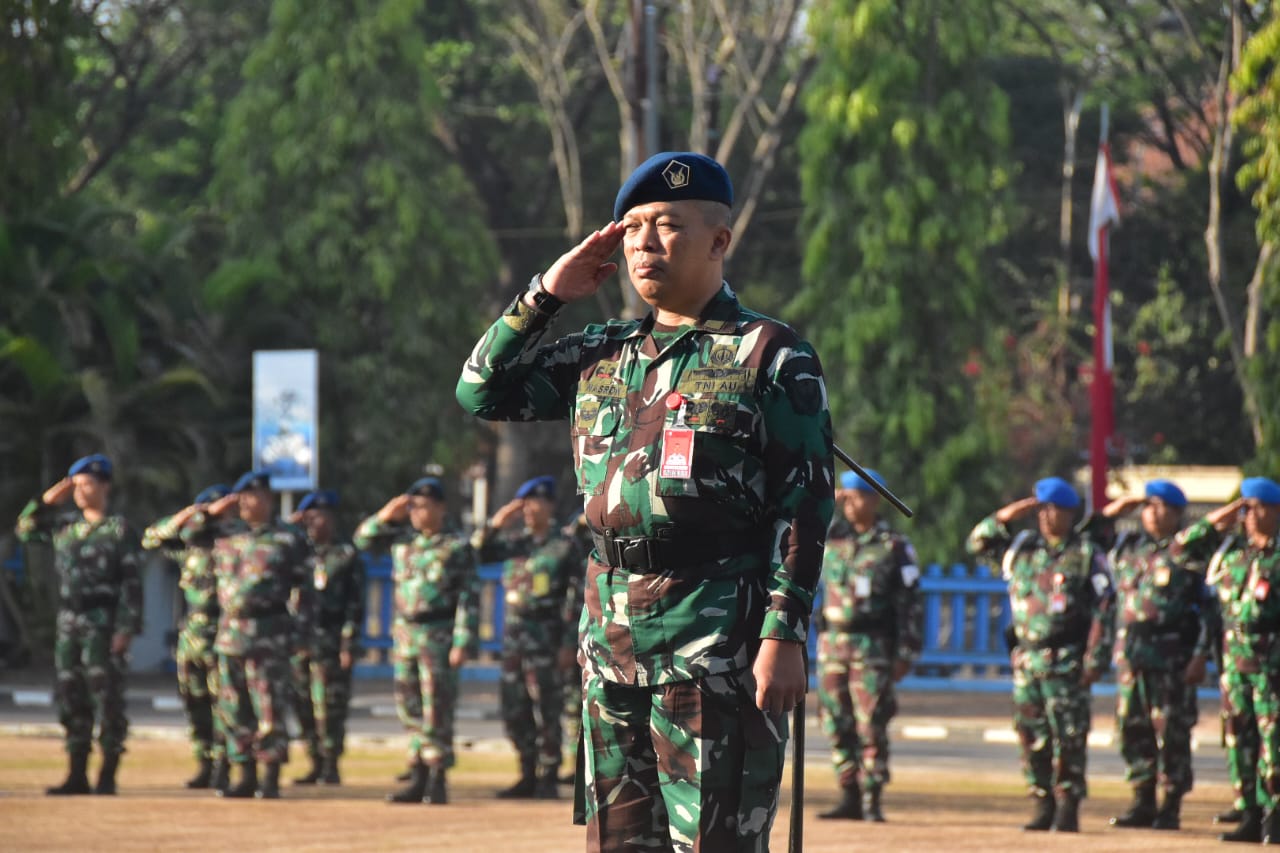 Kadisops Lanud Muljono Surabaya Pimpin Upacara Bendera Mingguan