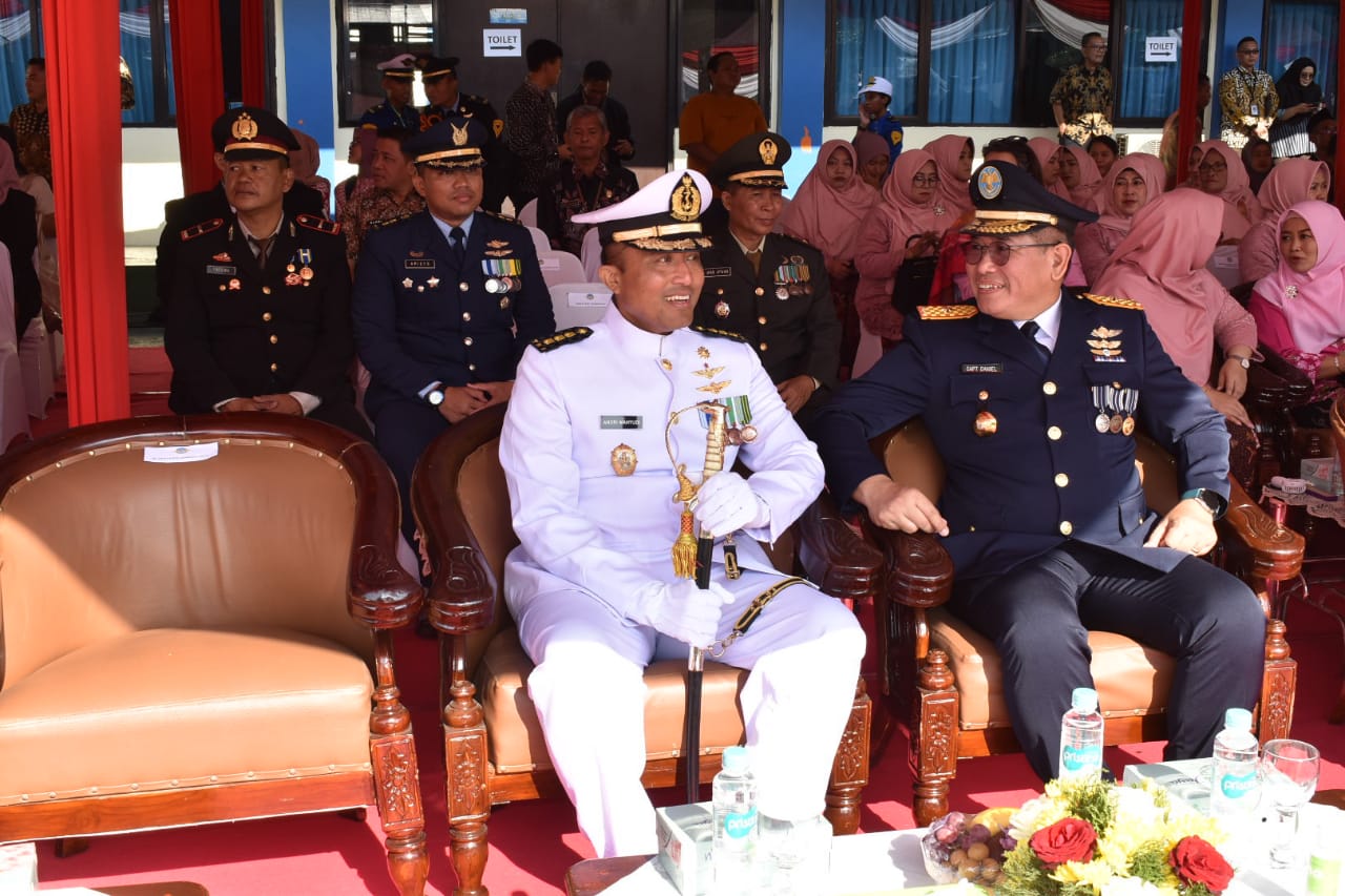 Kadispers Lanud Muljono Surabaya Hadiri Wisuda Taruna Poltekbang Surabaya