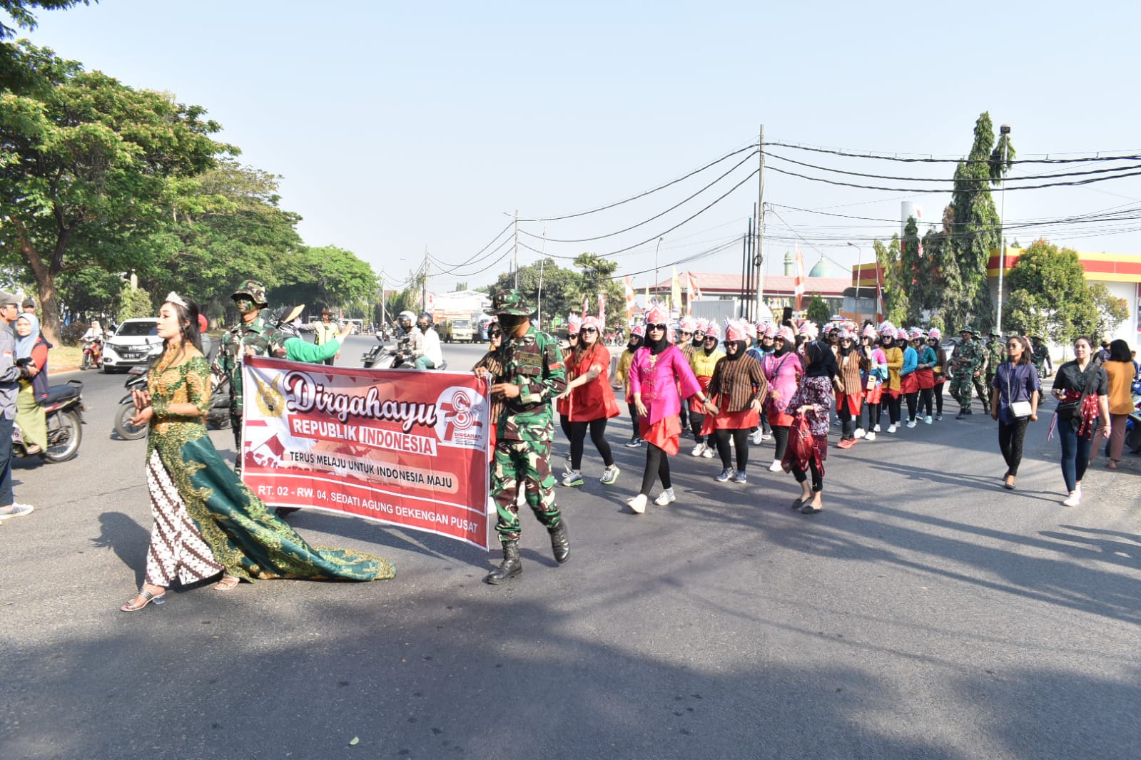 Warga Lanud Muljono Turut Meriahkan Karnaval Hari Kemerdekaan
