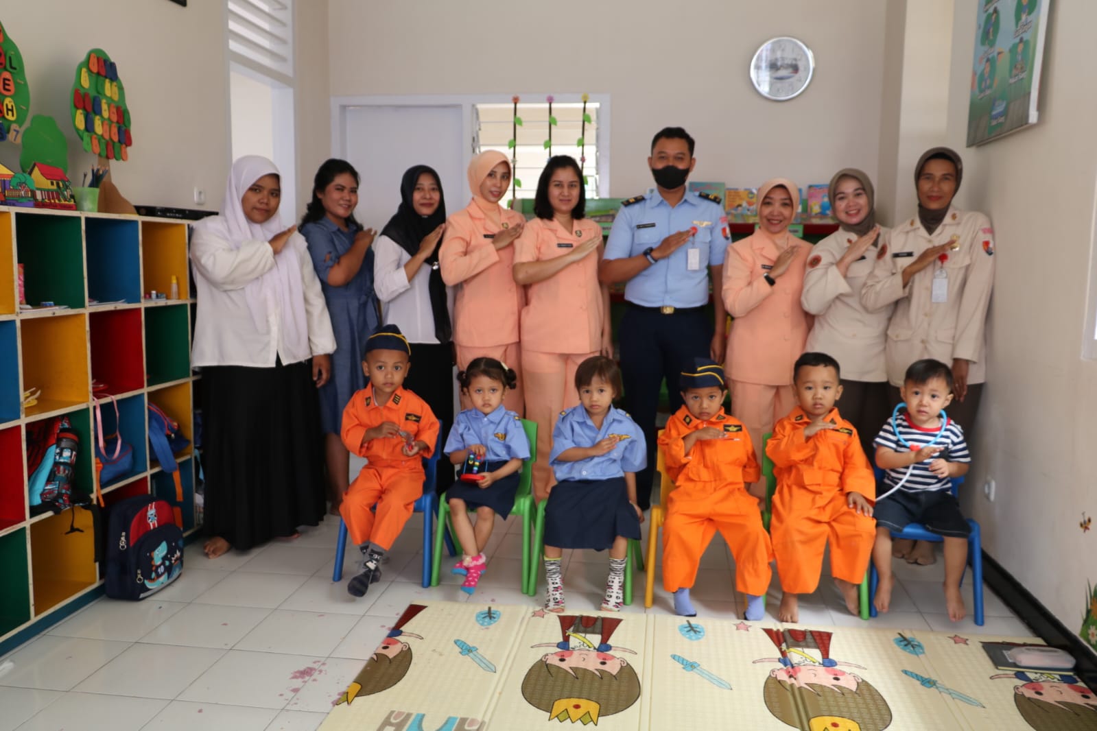 Pengurus Yasarini Cabang Lanud Muljono Tinjau Kegiatan Pemeriksaan Mata