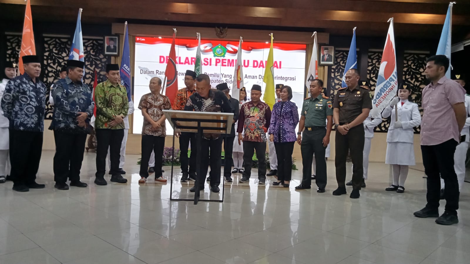 ACARA DEKLARASI PEMILU DAMAI TAHUN 2024 DI PENDOPO DELTA WIBAWA SIDOARJO