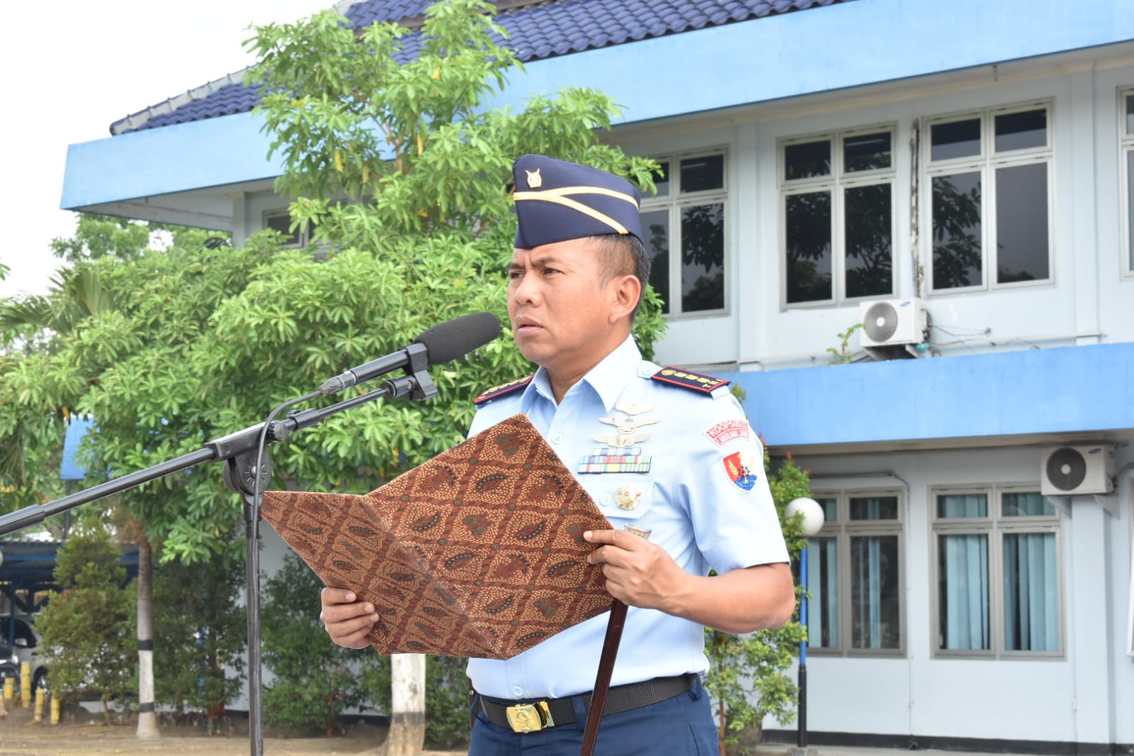Danlanud Muljono Pimpin Upacara Bendera Lanud Muljono