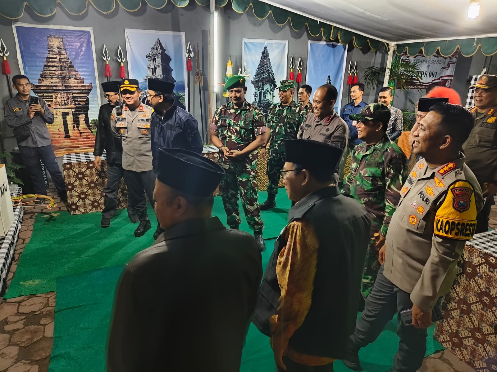 Kadisops Lanud Muljono Bersama Forkopimda Sidoarjo Meninjau Lokasi TPS di Sidoarjo