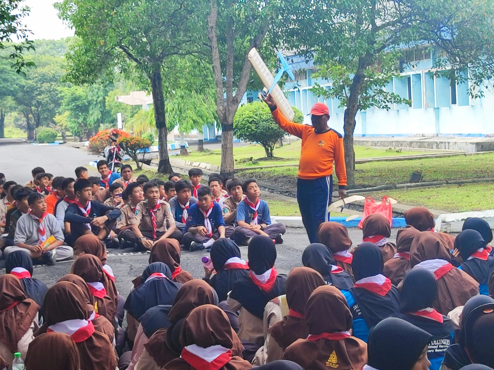 Kembangkan Minat Kedirgantaraan, Dispotdirga Lanud Muljono Kenalkan Olahraga Aeromodelling