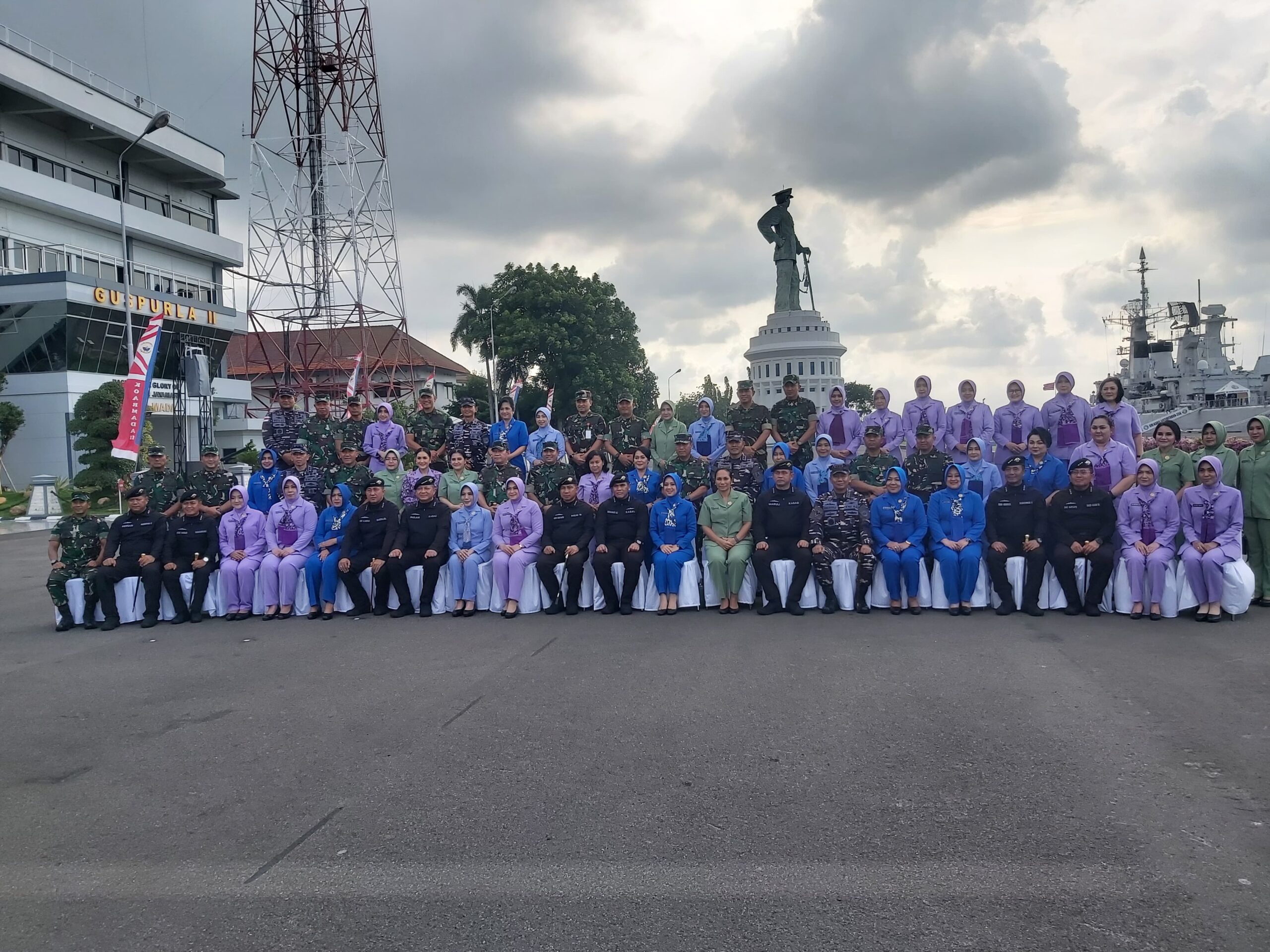 Danlanud Muljono Ikuti Kegiatan Joy Sailing Dan Menyaksikan Penyematan Brevet Hiu Kencana