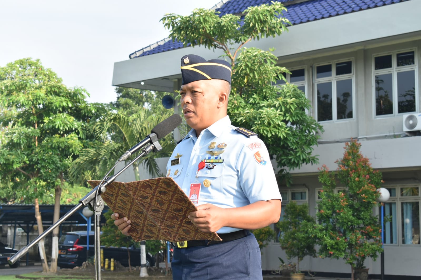Kadisops Lanud Muljono Pimpin Upacara Bendera Mingguan
